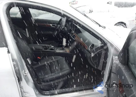 2014 Mercedes-Benz C 300 Sport 4Matic z USA, uszkodzony, nr VIN WDDGF8AB3EA941459